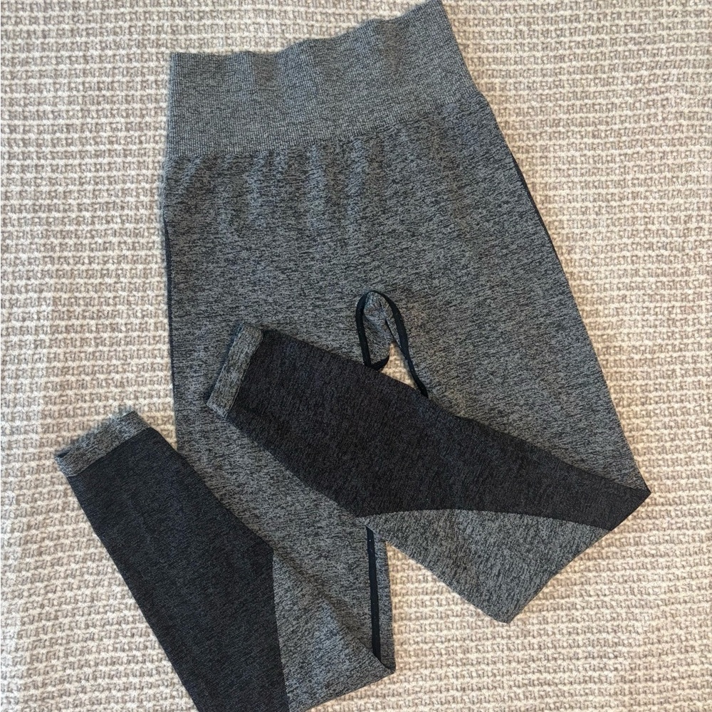Gray 🍑 enhancer VS leggings